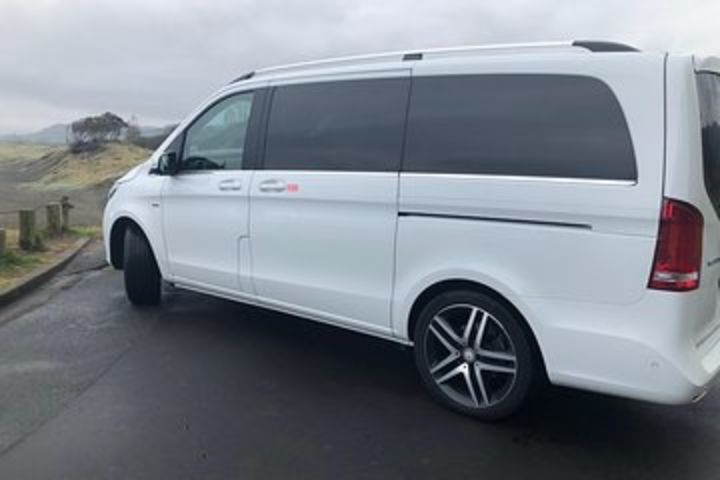 Auckland's premium luxury transfers from/to Airport / North Shore image