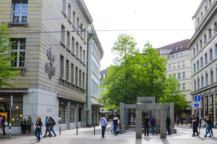 Discover the Zurich banking scene  image