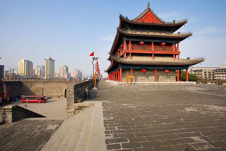 Xi'an Layover: City Wall and Big Wild Goose Pagoda With Airport Transfer image