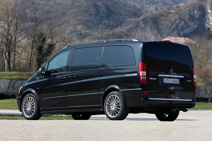 Private Airport Arrival Transfer: London Luton to Central London image