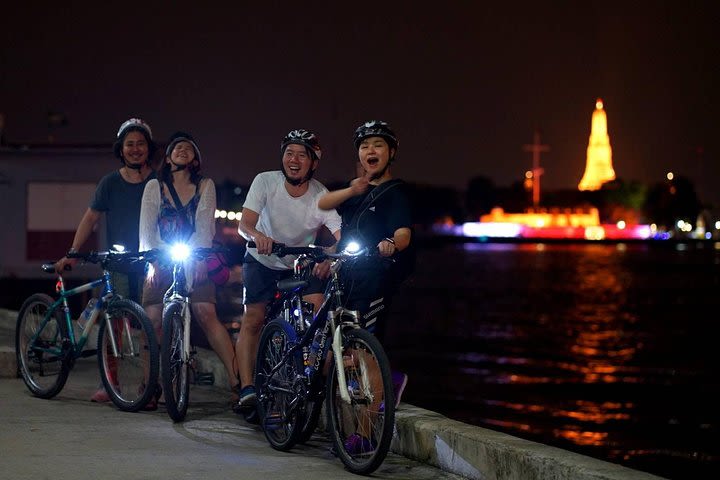 NR-04 WangLang adventurous cycling with a night life cultures of Bangkokian image