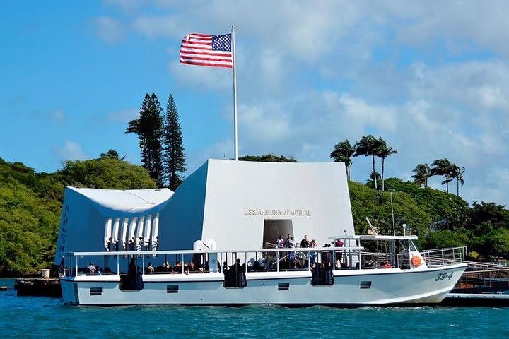 USS Arizona Memorial & Battleship Missouri image