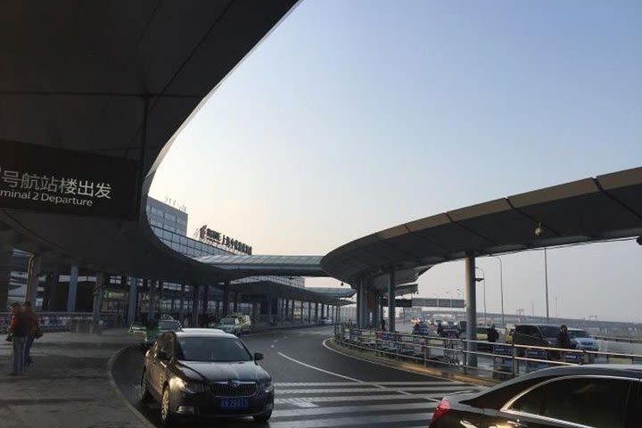  Private Transfer from Shanghai Hongqiao Railway Station to Pudong Airport  image