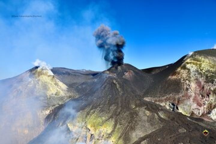 Etna’s Summit Craters:Guided tour+Cable car+jeep(one way) for experienced hikers image