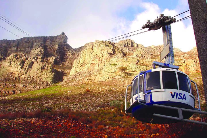 Cape Town, Noon Gun & Table Mountain Tour image