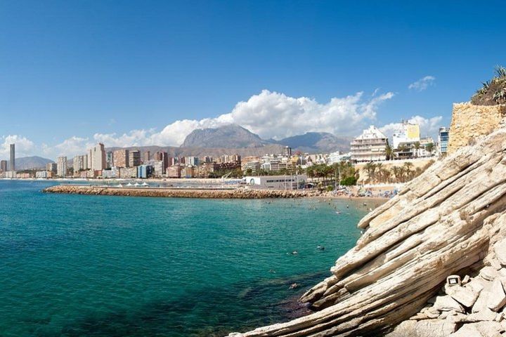 3 days in Alicante: transfer in, walking tour, tapas and wine tasting image