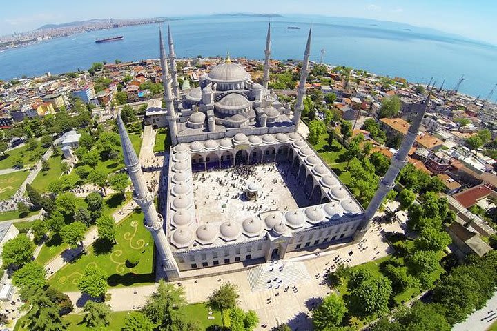 Blue Mosque and Hippodrome Guided Tours image