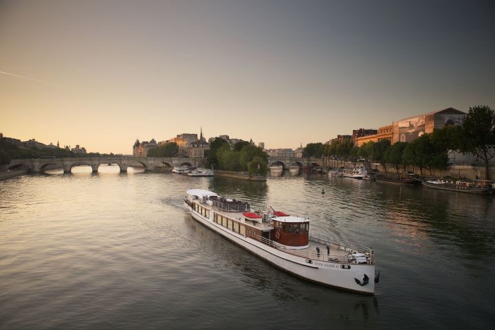 Luxury Seine River Cruise, Fine Dining & Drinks in Paris image