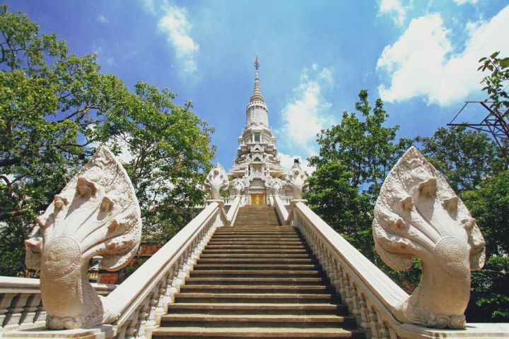 Oudong Temples & Phnom Prasith Private Tour image