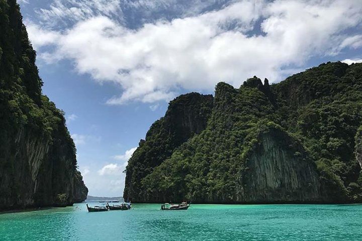 Full-Day Phi Phi Island Gold Package Tour by Speedboat from Phuket image