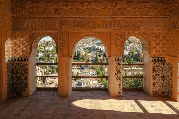 Alhambra and Generalife skip-the-line tickets and guided tour image