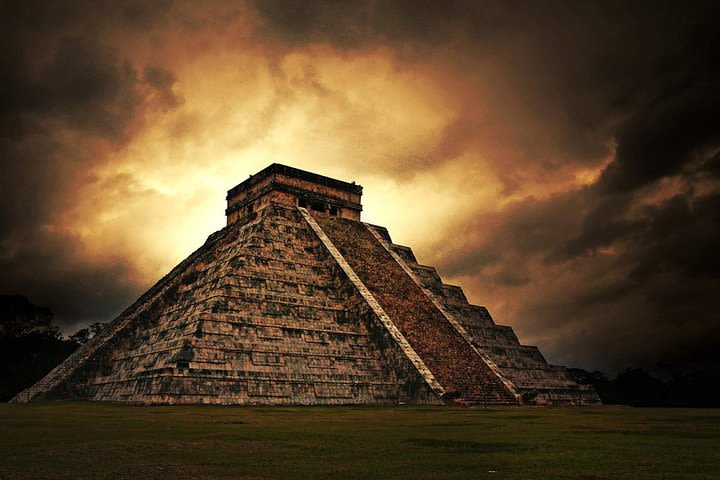 Discover Chichén Itzá with our VIP tour, Valladolid and a Cenote in one day. image