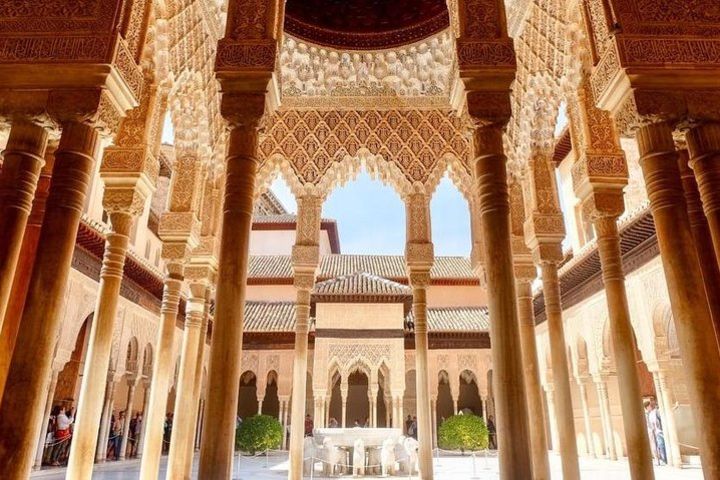 Alhambra complete: Nasrid Palaces & Generalife Private Guided Tour image