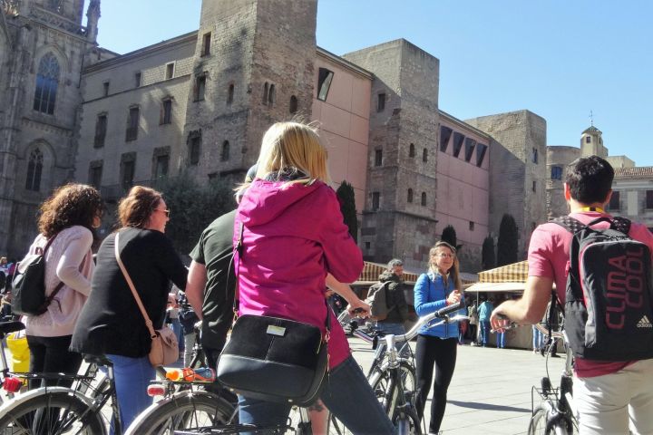 Modernist & Mediterranean Photo Bike Tour image