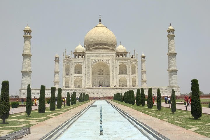 Skip the Line Entrance Ticket of Taj Mahal and Tour image