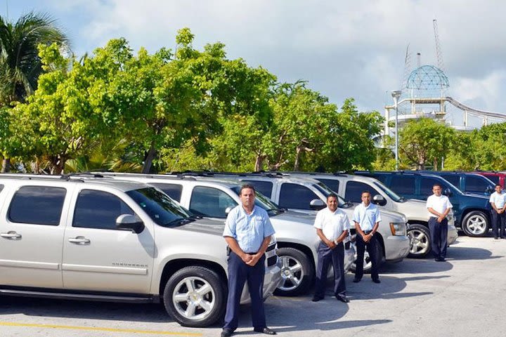 Merida Airport Private Shuttle with WIFI image