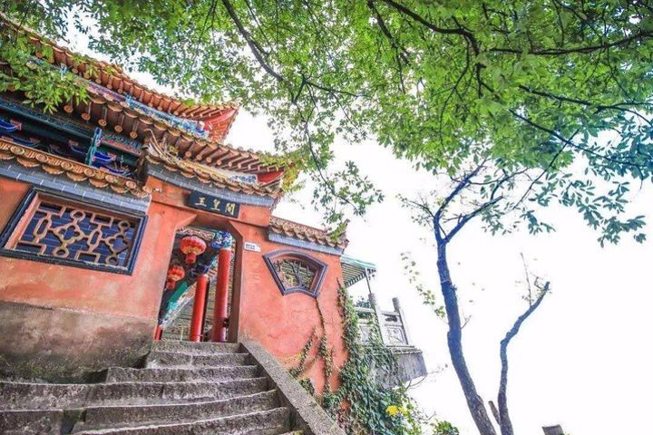 Private Guided Tour of Kunming City Highlights with Lunch and Boat Ride image