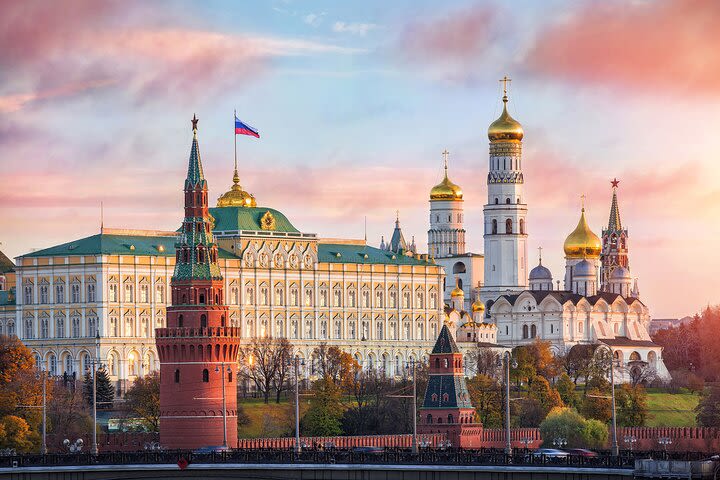 Moscow Kremlin Private Guided Walking Tour (3-Hours with Hotel Pick-Up) image