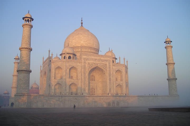 Private Day Trip of Agra Taj Mahal Sunrise Tour from Delhi. image