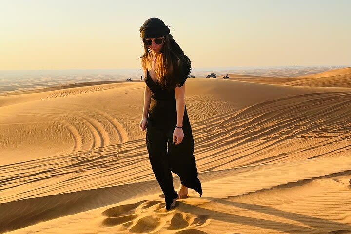 Dubai desert safari with camel ride and sandboarding (English / German / Italian) image