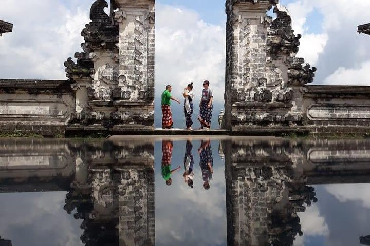 Bali : Instagrams Tour Lempuyang Temple, Tirta Gangga- Tukad Cepung , Tibumana Waterfall image