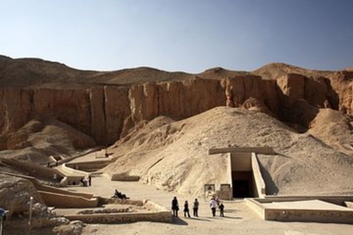 Private Car to the West Bank in Luxor ( Vally of kings , Hatchepsute temple ) image