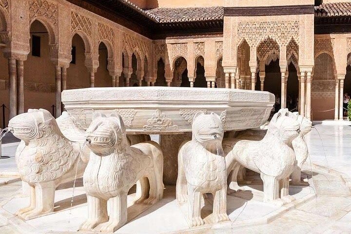 Alhambra Private Tour with tickets included image