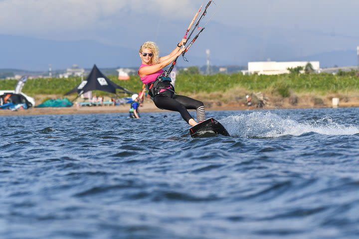 Kitesurfing and windsurfing in Sicily in the Lo Stagnone lagoon image