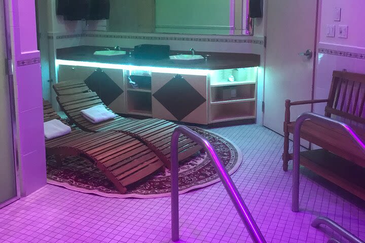 Private Spa Jacuzzi/Sauna Package image