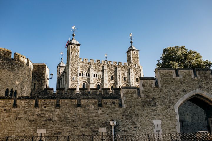 Complete Tower of London Tour: Opening Ceremony, Early Access Crown Jewels & River Cruise image