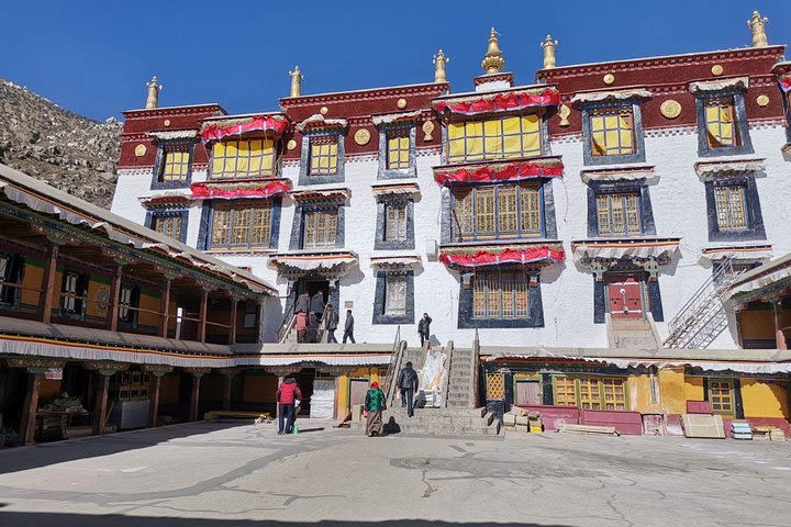 6-Day Private Tour from Beijing to Lhasa image