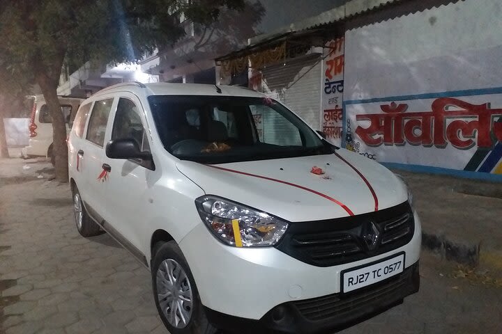 Udaipur Local Sightseeing Innova 6seater  image