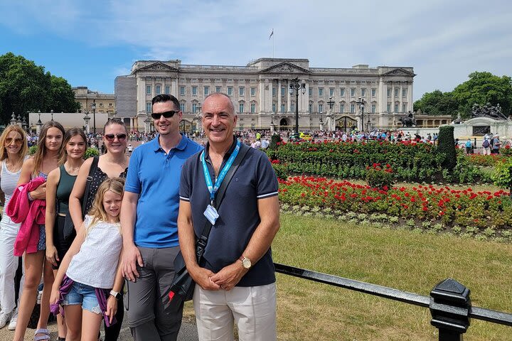 Buckingham Palace Walking Tour with Entry & Audio Guide image