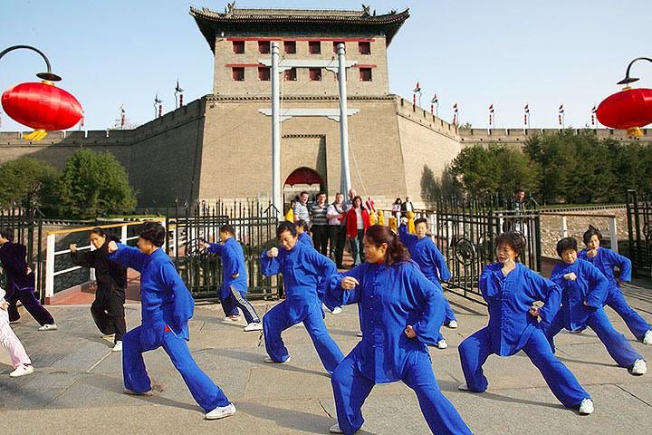 Private 1-Day Xi'an Tour, City Highlights and Local Family Visit image