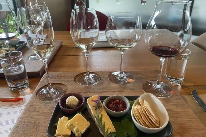 Signature Saturday Wine Tour image