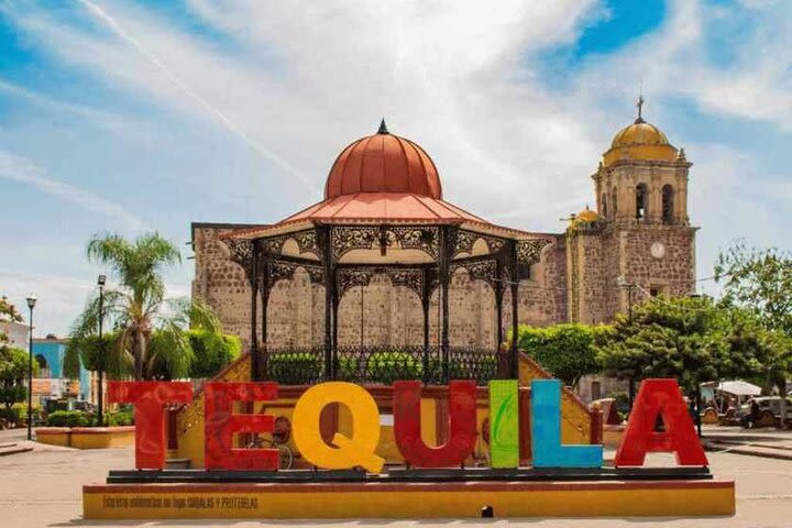 Private Full-Day Tour to Tequila Pueblo Magico image