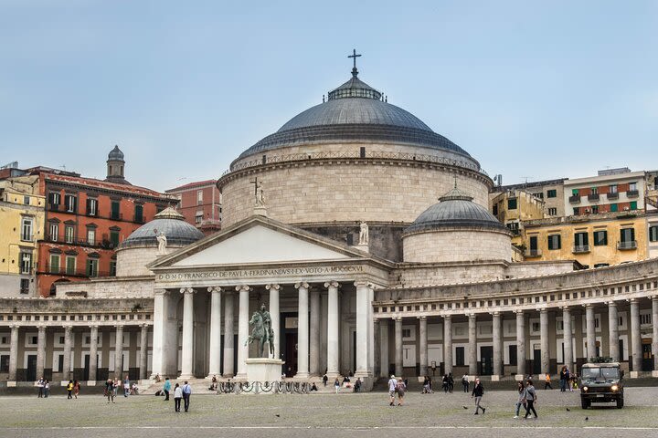 Visit in the beating heart of Naples. image