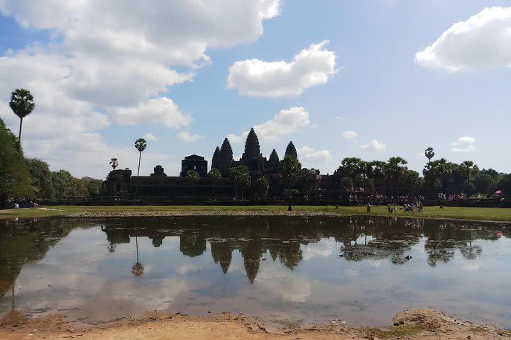 One day Angkor temple tour with private driver image