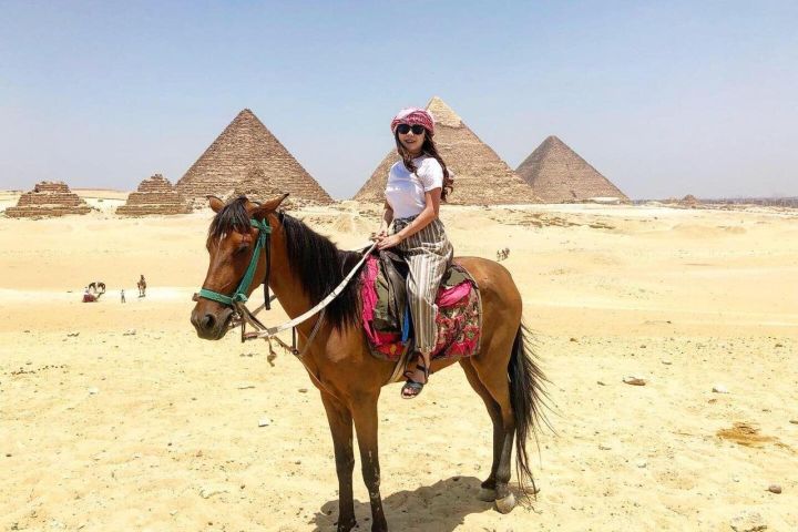 Guided Giza Pyramids & Sphinx Tour with Lunch image