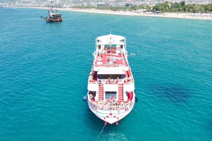 Alanya Boat Trip with Unlimited Drinks & Lunch image