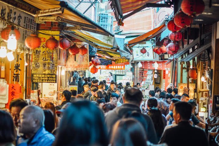 Pingxi and Jiufen Day Trip from Taipei with Sky Lantern Experience (10 hrs) image