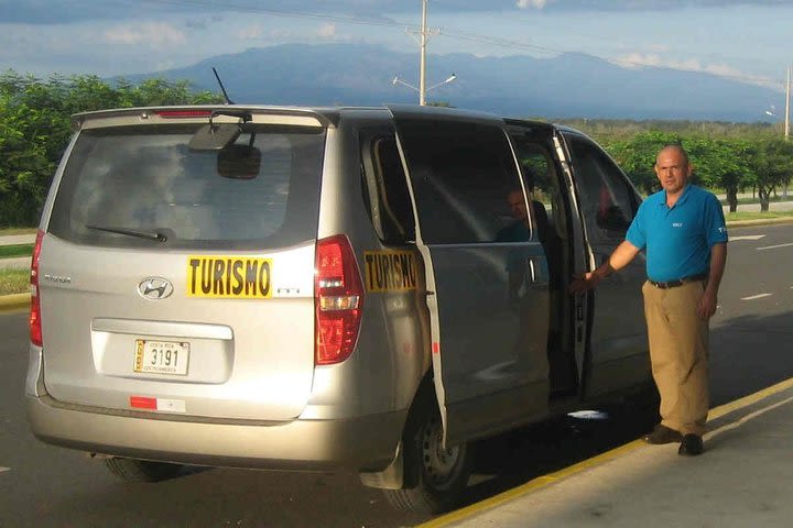 Shuttles Liberia Airport to Flamingo Beach image