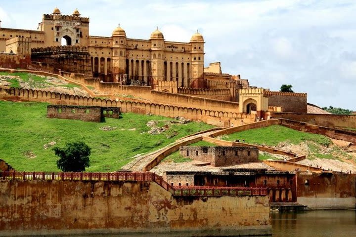 2 Nights Jaipur with Amber Fort- City Palace- Wind Palace- Jantar Mantar image