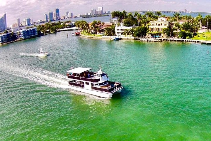 Wonders of Miami City Tour+ Rich & Famous Biscayne bay boat tour image