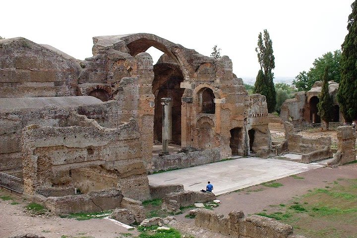 Private half-day to Hadrian Villa&Villa d'Este from Rome image