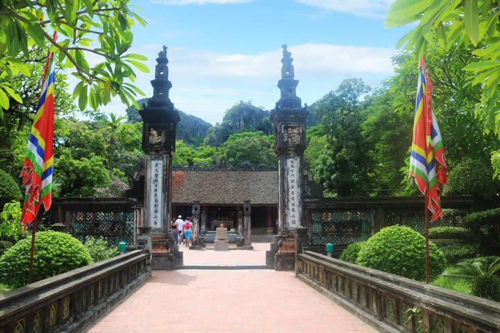 Hoa Lu - Tam Coc - Ninh Binh, Cycling, Local Family Visit, Small Group Tour  image