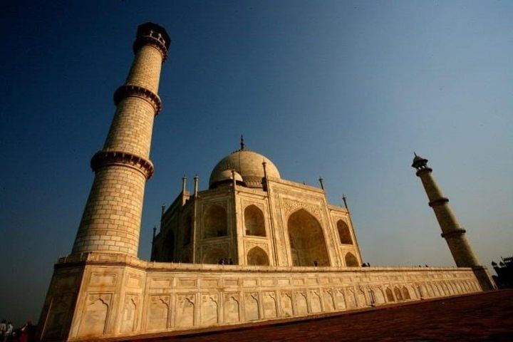 Private tajmahal day tour From delhi and shopping of handicraft at agra image