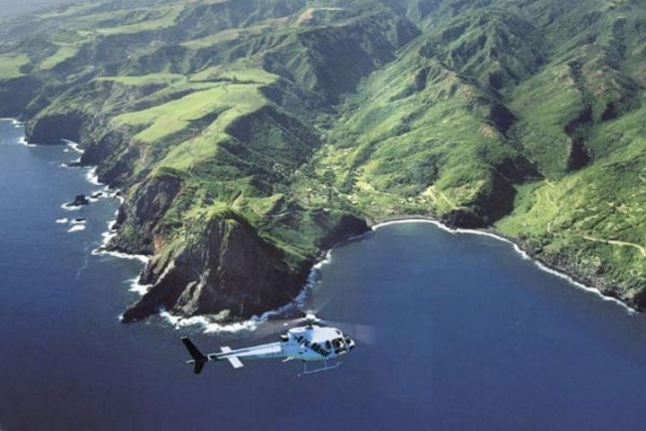 West Maui and Molokai 60-minute Helicopter Tour image