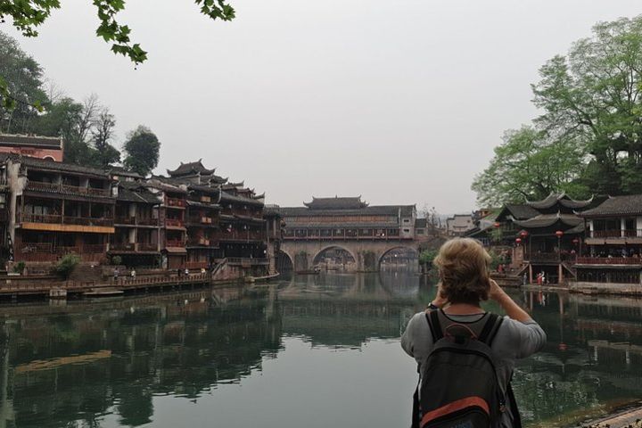 5-Day Private Tour from Zhangjiajie to Fenghuang and Shanghai  image