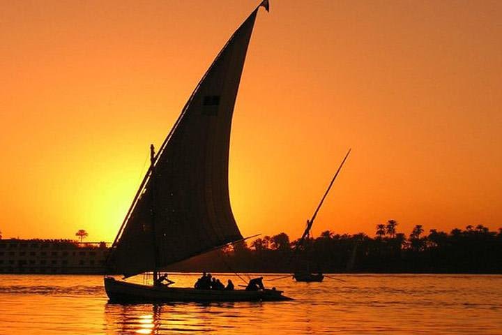 1-Hour Private Felucca Cruise on the Nile River with traditional food  image